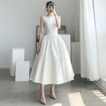 Load image into Gallery viewer, Simple Sleeveless Light Wedding Dress 2022 New Design Satin Long Graduation Travel Shooting Civil Wedding Gown
