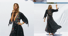 Laden Sie das Bild in den Galerie-Viewer, three-quarter sleeve V-neck floral bohemian dress
