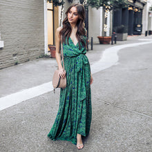 Laden Sie das Bild in den Galerie-Viewer, Tropical Leaf  V-neck Sleeveless Maxi Boho Dress
