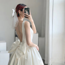 Load image into Gallery viewer, Simple Sleeveless Light Wedding Dress 2022 New Design Satin Long Graduation Travel Shooting Civil Wedding Gown
