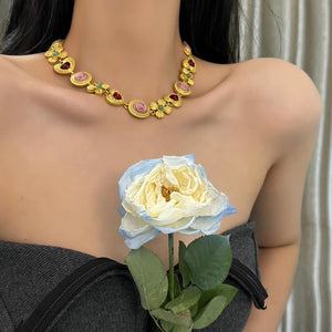 中世の花のポートレートラインストーンハート型ネックレスヴィンテージ宮殿スタイルのエレガントな鎖骨チェーンネックレス