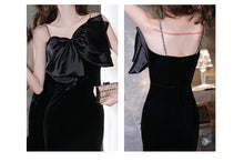Load image into Gallery viewer, Black Spaghetti Strap Satin Bow Mermaid Performance Banquet Evening Dress

