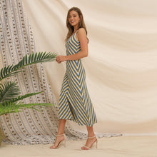 Laden Sie das Bild in den Galerie-Viewer, Spaghetti V Neck Stripe Midi Dress
