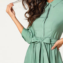 Laden Sie das Bild in den Galerie-Viewer, Green elegant elbow sleeve lace belted long button shirt dress
