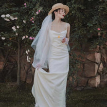 Carica l&#39;immagine nel visualizzatore di Gallery, Abito da sposa bianco in stile francese con fata luminosa, semplice abito da sera in raso con spaghetti

