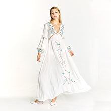 Laden Sie das Bild in den Galerie-Viewer, floor length long lantern sleeves ethnic dress
