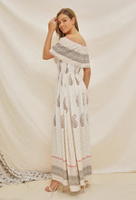 Laden Sie das Bild in den Galerie-Viewer, Trendy women clothing off shoulder bohemian floral maxi dress white boho dress
