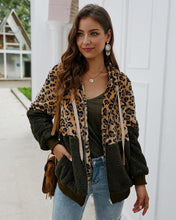 Laden Sie das Bild in den Galerie-Viewer, Contrast Leopard Womens Fuzzy Hoodies Long Sleeve Zip Up Sweatshirt Fleece jacket and coat for ladies
