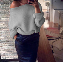 Laden Sie das Bild in den Galerie-Viewer, Popular Sloping Shoulder Woolen Pullover Short Sweater For Ladies
