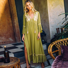 Laden Sie das Bild in den Galerie-Viewer, Stylish pretty lady frock ruffle clothes bell sleeve V neck side split maxi mexican embroider dress with tassel
