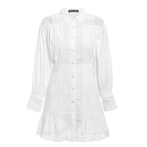 abito da donna in cotone bianco tinta unita con patchwork in pizzo idrosolubile, manica lunga e ricamo al ginocchio